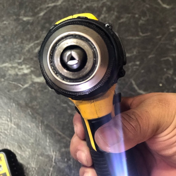 dewalt drill 20V - Picture 11 of 12